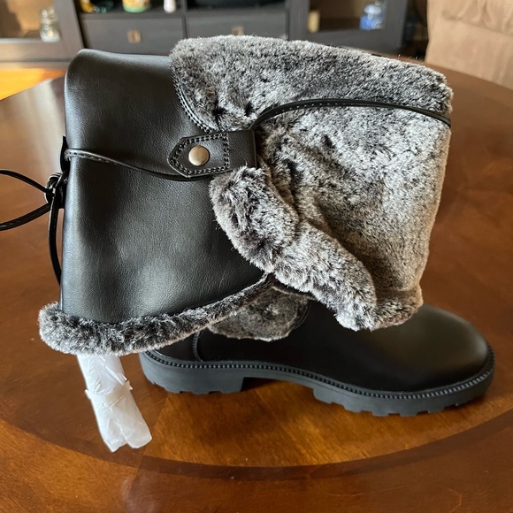 Boots - Picture 4 of 4